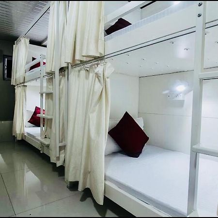 Qubestay Airport Capsule Hotel & Hostel Mumbai Luaran gambar