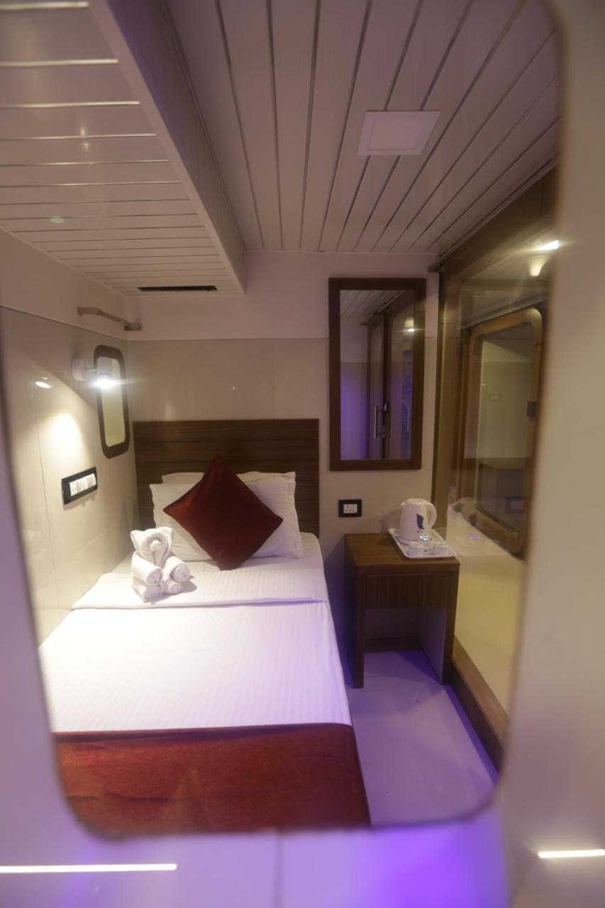 Qubestay Airport Capsule Hotel & Hostel Mumbai Luaran gambar