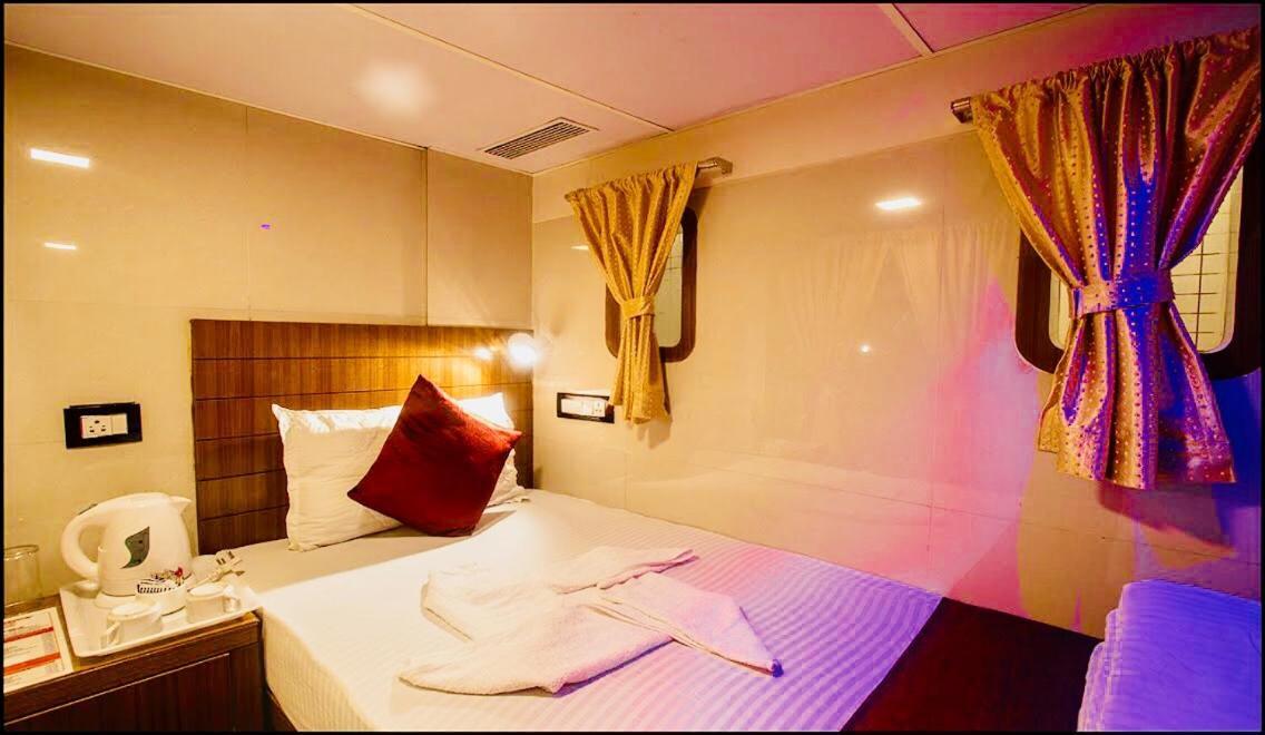 Qubestay Airport Capsule Hotel & Hostel Mumbai Luaran gambar