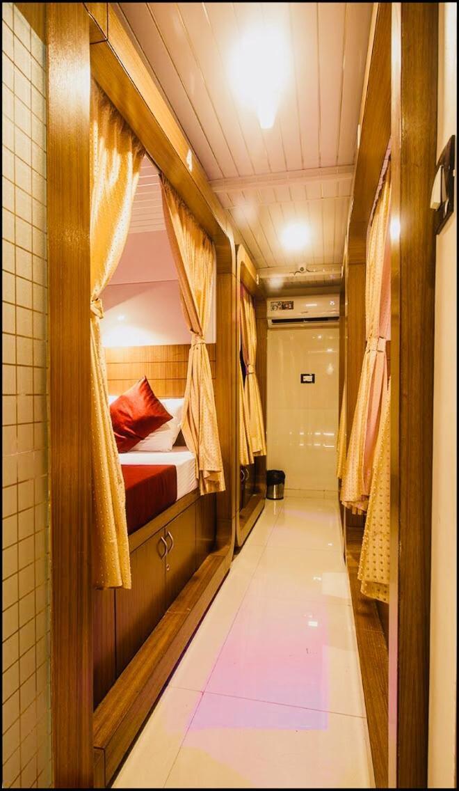 Qubestay Airport Capsule Hotel & Hostel Mumbai Luaran gambar