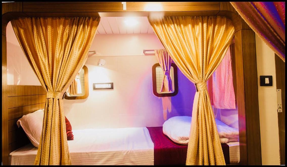 Qubestay Airport Capsule Hotel & Hostel Mumbai Luaran gambar