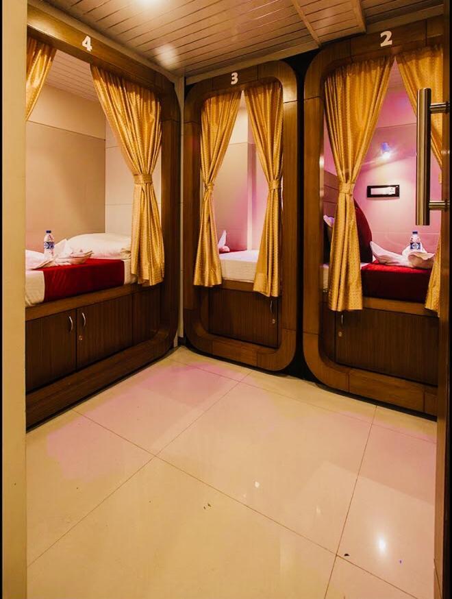 Qubestay Airport Capsule Hotel & Hostel Mumbai Luaran gambar