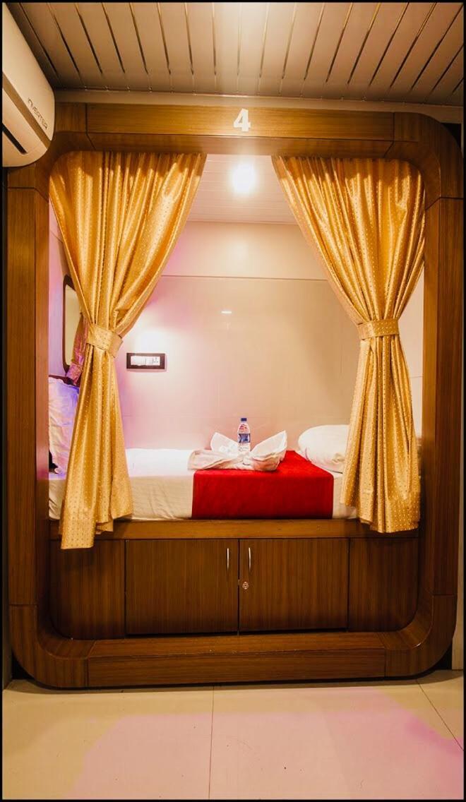 Qubestay Airport Capsule Hotel & Hostel Mumbai Luaran gambar